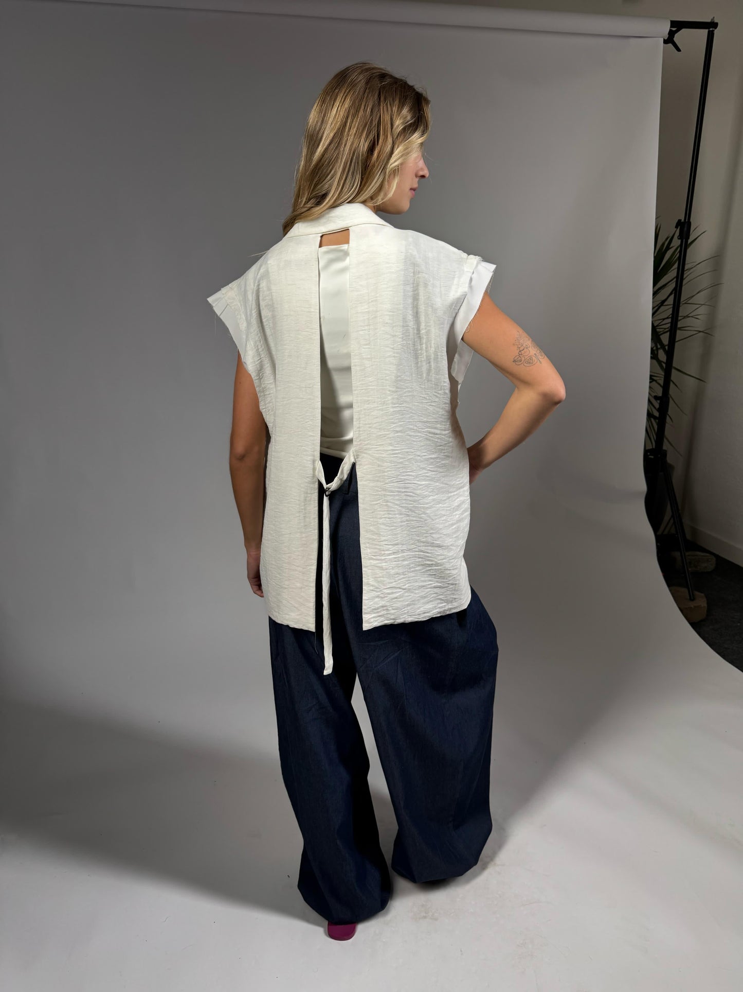 Backless linen vest