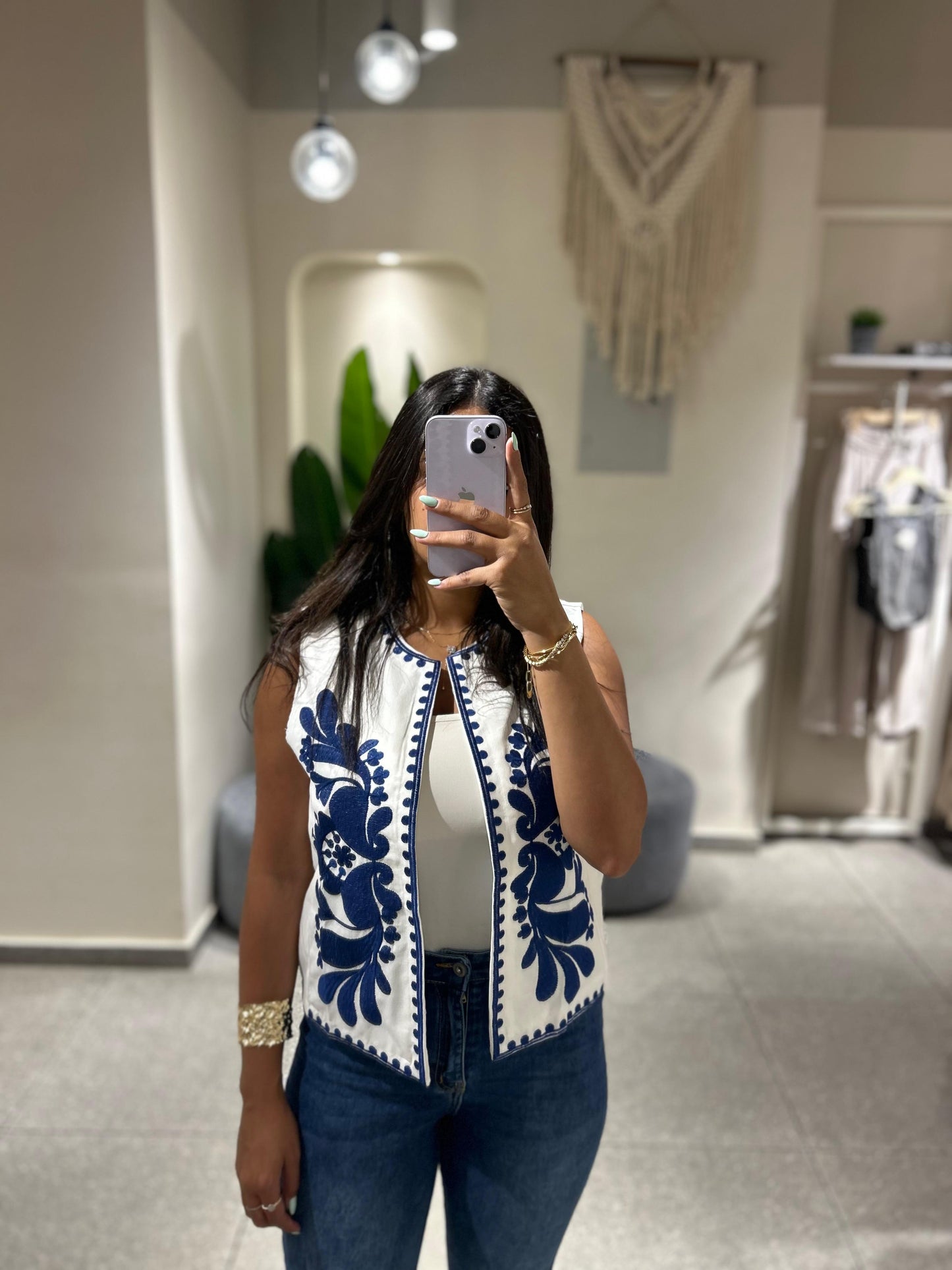 Embroidy vest
