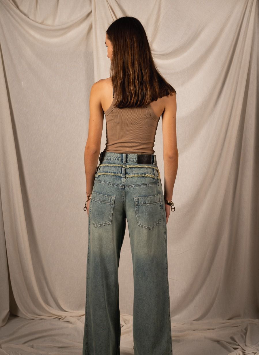 Double-waisted dirty jeans