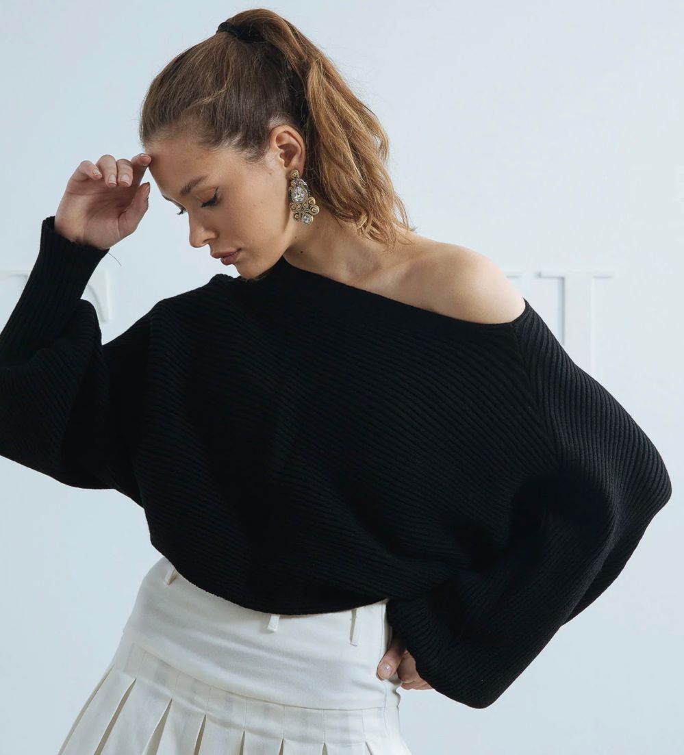 Puffed sleeves pullover