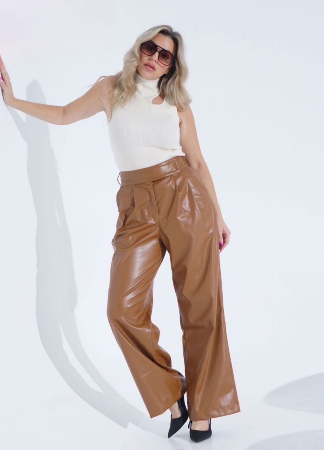 Leather pants with pleats